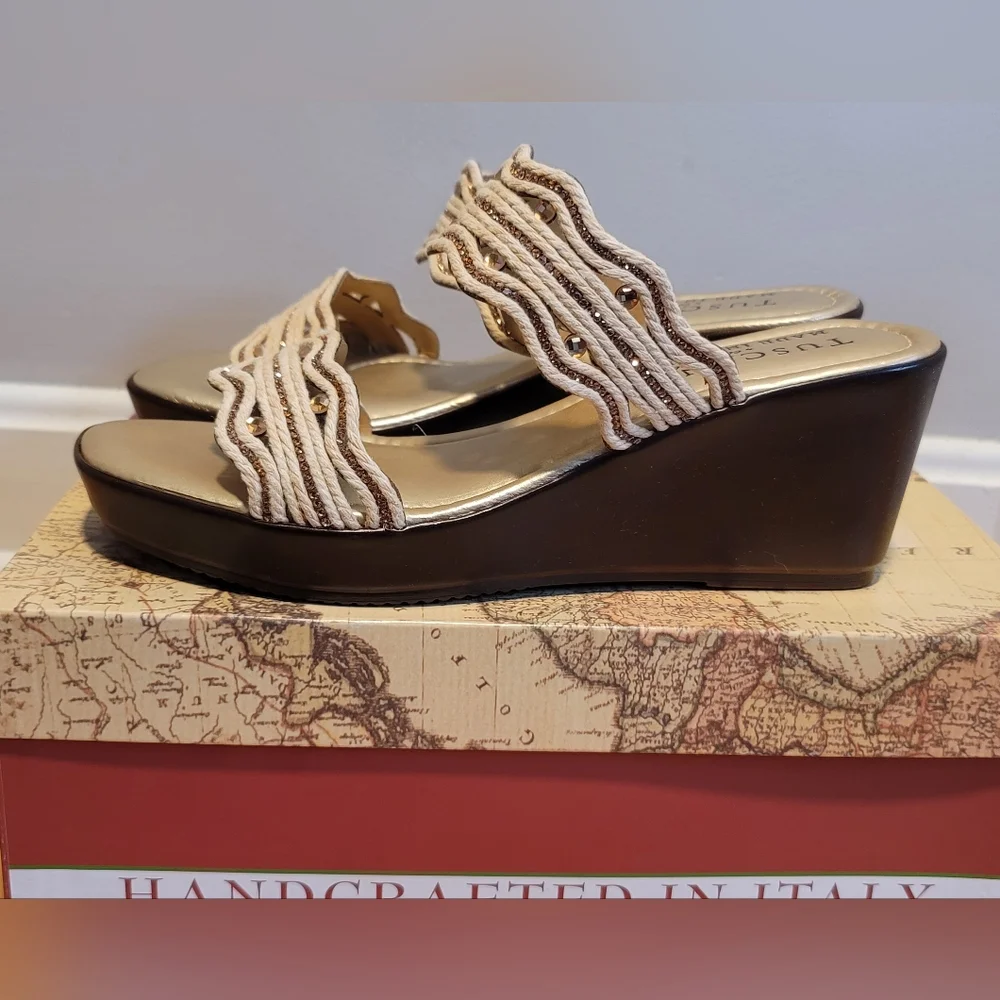 NIB TUSCANY Easy Street Selva Wedge Made in Italy Natural Gold Heel Sandals 7W